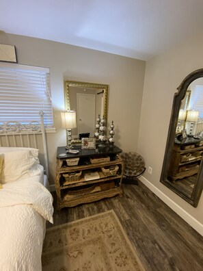 2 bedrooms, desk, iron/ironing board, travel crib