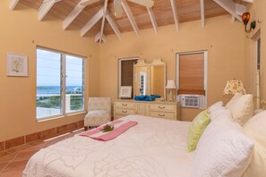3 bedrooms, in-room safe, desk, iron/ironing board