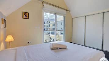 1 bedroom, iron/ironing board, free WiFi, bed sheets