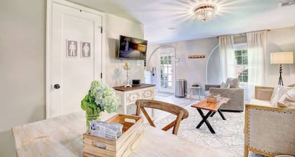 Garden Cottage · Garden Cottage - Fire Pit and Grill near Beaches