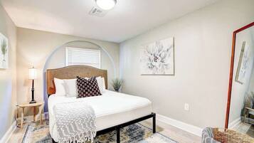 1 bedroom, iron/ironing board, Internet