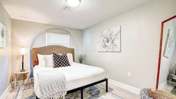 1 chambre, fer et planche à repasser, Internet