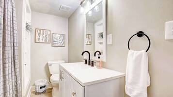 Combined shower/bathtub