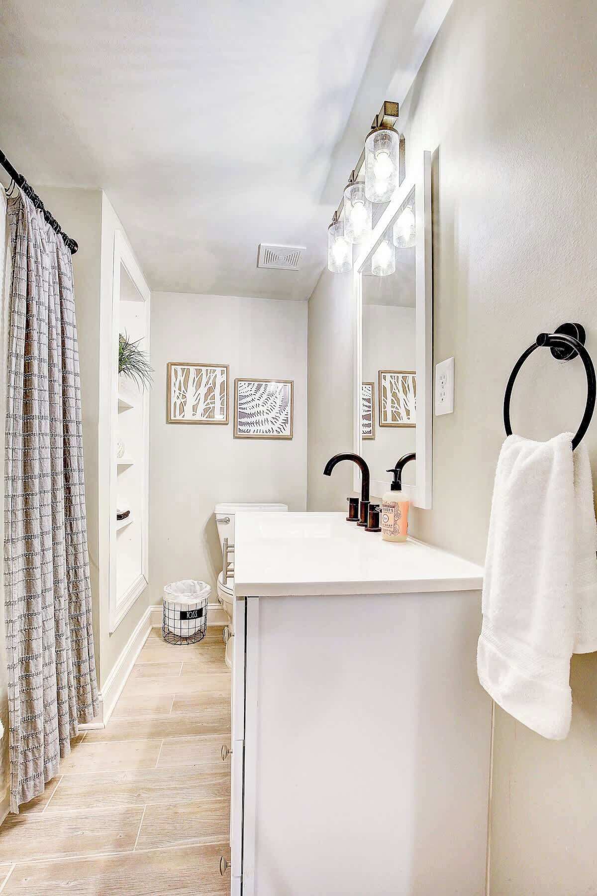 Combined shower/tub