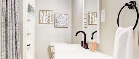 Combined shower/tub