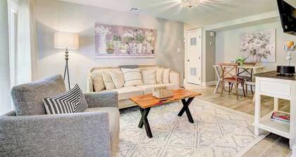 Garden Cottage · Garden Cottage - Fire Pit and Grill near Beaches