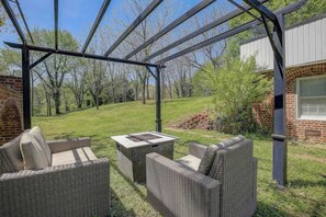 Terrace/patio - Garden Cottage · Garden Cottage - Fire Pit and Grill near Beaches (Lusby)