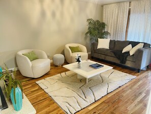 Smart TV - Entire house! 3 beds/ 2 bath close to airport (Salt Lake City)