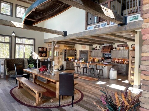 Luxury Lakehouse - private dock & small beach, kayaks, and fire pit near Acadia.