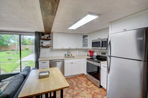 Fridge, microwave, oven, stovetop - "Bright Summer Days" (Lake Worth)