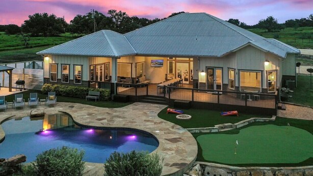 A two-story house with a swimming pool, a patio, and a putting green. - ** NEW 5 STAR HILL COUNTRY RETREAT ** (Dripping Springs)