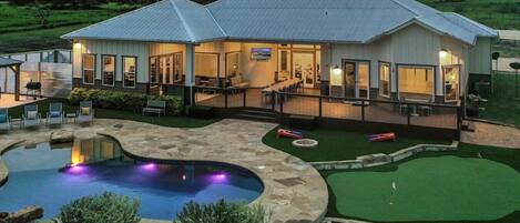 Lämmitetty uima-allas