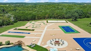 Exterior - ** NEW 5 STAR HILL COUNTRY RETREAT ** (Dripping Springs)