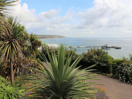 Property grounds. The Beach Retreat