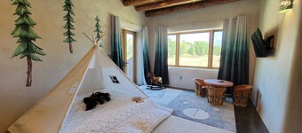 Casa Celia - Authentic Hacienda home in Taos with modern features