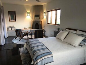 4 habitaciones, caja de seguridad en la habitación y escritorio 