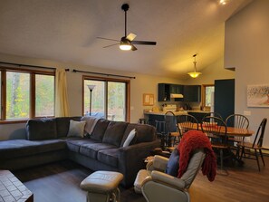 Smart TV, books, stereo, computer monitors - Cozy Cabin in the Woods with a Short walk to the Lake, ORV Trails, and Skiing! (Elmira)