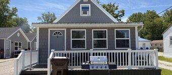 Walk to Lake, Park & Strip | Pet Friendly