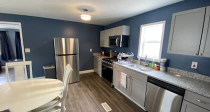 East End Strip: Walk to Lake & Township Park. Wine Country, Golf, Pet Friendly