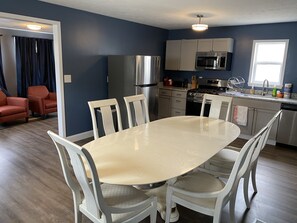 Refrigerador, microondas, horno y lavavajillas 