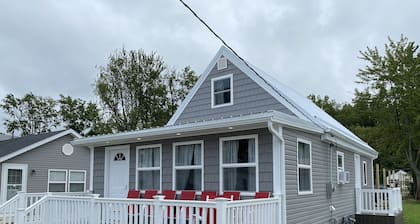 East End Strip: Walk to Lake & Township Park. Wine Country, Golf, Pet Friendly