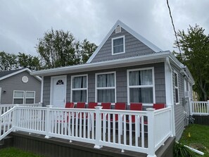 Exterior - East End Strip: Walk to Lake & Township Park. Wine Country, Golf, Pet Friendly (Geneva)