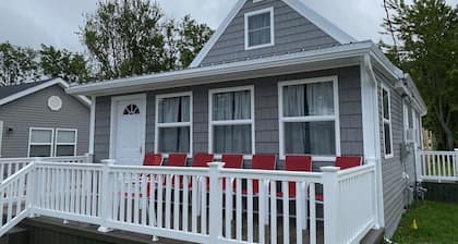East End Strip: Walk to Lake & Township Park. Wine Country, Golf, Pet Friendly