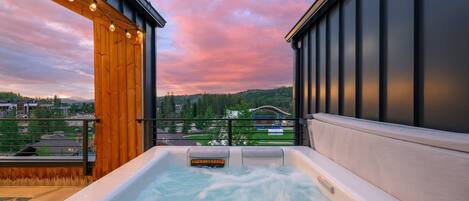 Outdoor spa tub