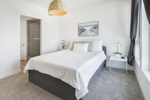 5 bedrooms, desk, iron/ironing board, free WiFi