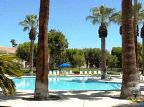 Piscina all'aperto, una piscina riscaldata