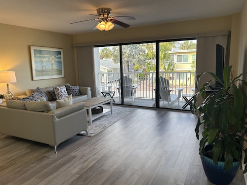 Updated condo just steps to the white sand beaches of Clearwater Beach