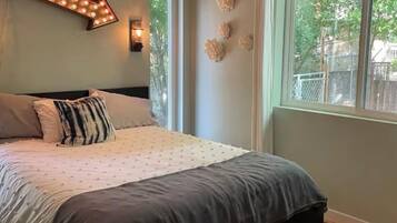 5 slaapkamers, een bureau, reisbedje, gratis wifi