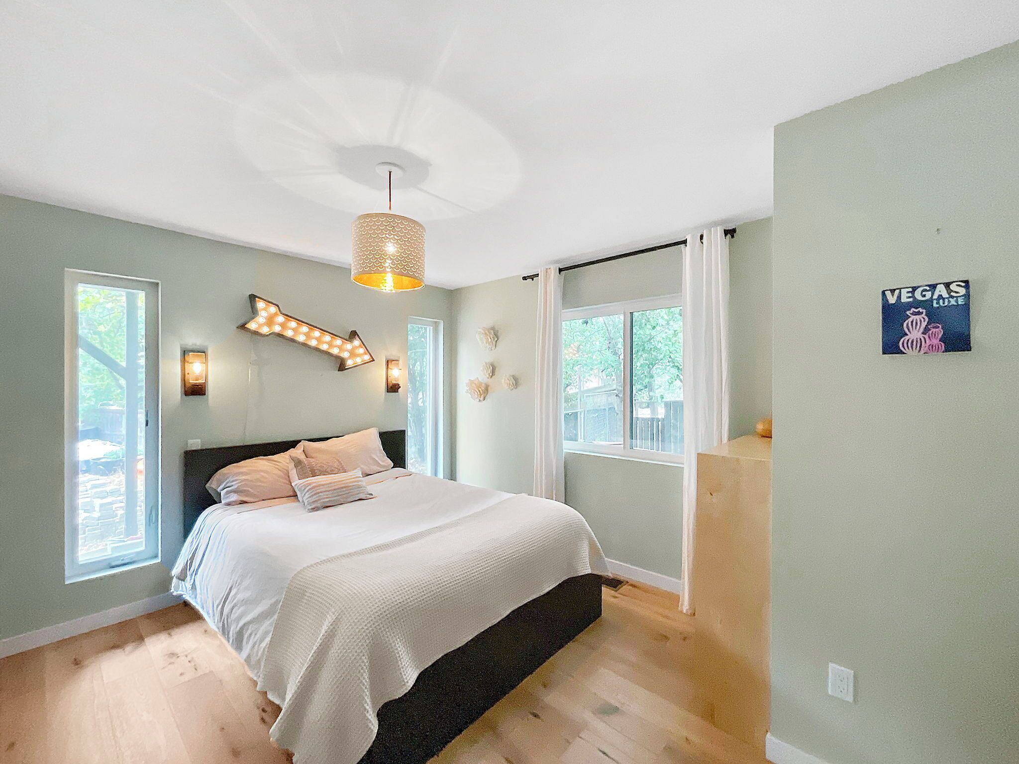 5 bedrooms, desk, travel crib, free WiFi