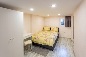 3 habitaciones, escritorio, tabla de planchar con plancha y wifi gratis 