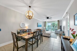 Smart TV, DVD player - Waterscape Resort 2 Bedroom 2 Bunk Area 2 Bath C304 (Fort Walton Beach)