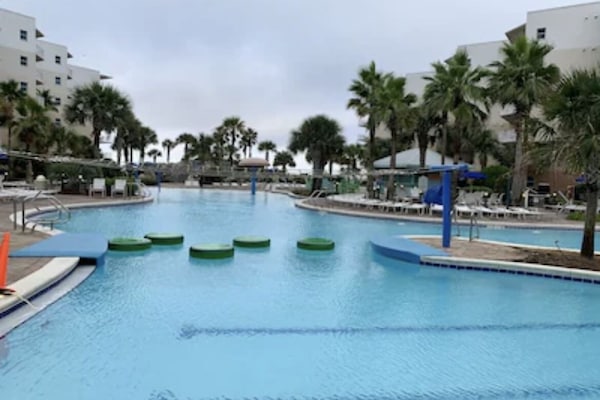 Walk-in pool