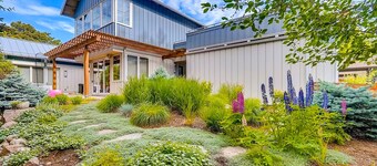 Comfortable, private studio three blocks to downtown