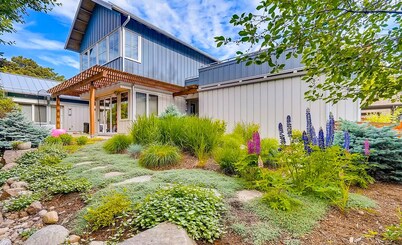 Comfortable, private studio three blocks to downtown