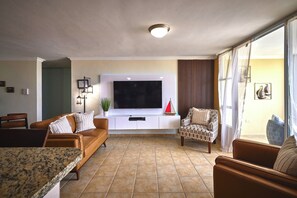 Smart TV, libros y estéreo 