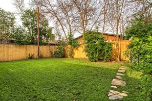 Property grounds - Austin Vibes in Zilker  (Austin)