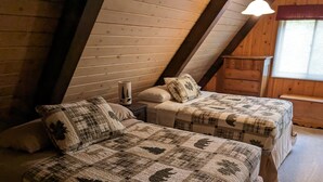 3 bedrooms, iron/ironing board, WiFi (free), bed sheets