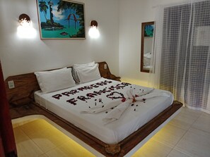 Habitación estándar con 1 cama doble o 2 individuales | Minibar, mobiliario individual, espacio para trabajar con un portátil