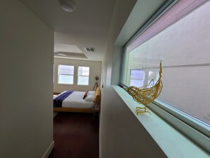 3 bedrooms, desk, iron/ironing board, free WiFi - DwellHTX Modern Designer Home 1 mi frm Downtown 2-Story Getaway w/ Views (Houston)