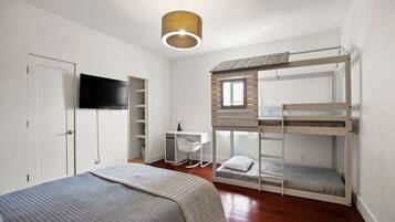 3 bedrooms, desk, iron/ironing board, travel crib