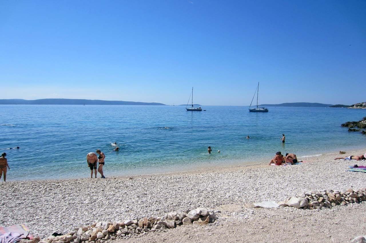 بالقرب من الشاطئ