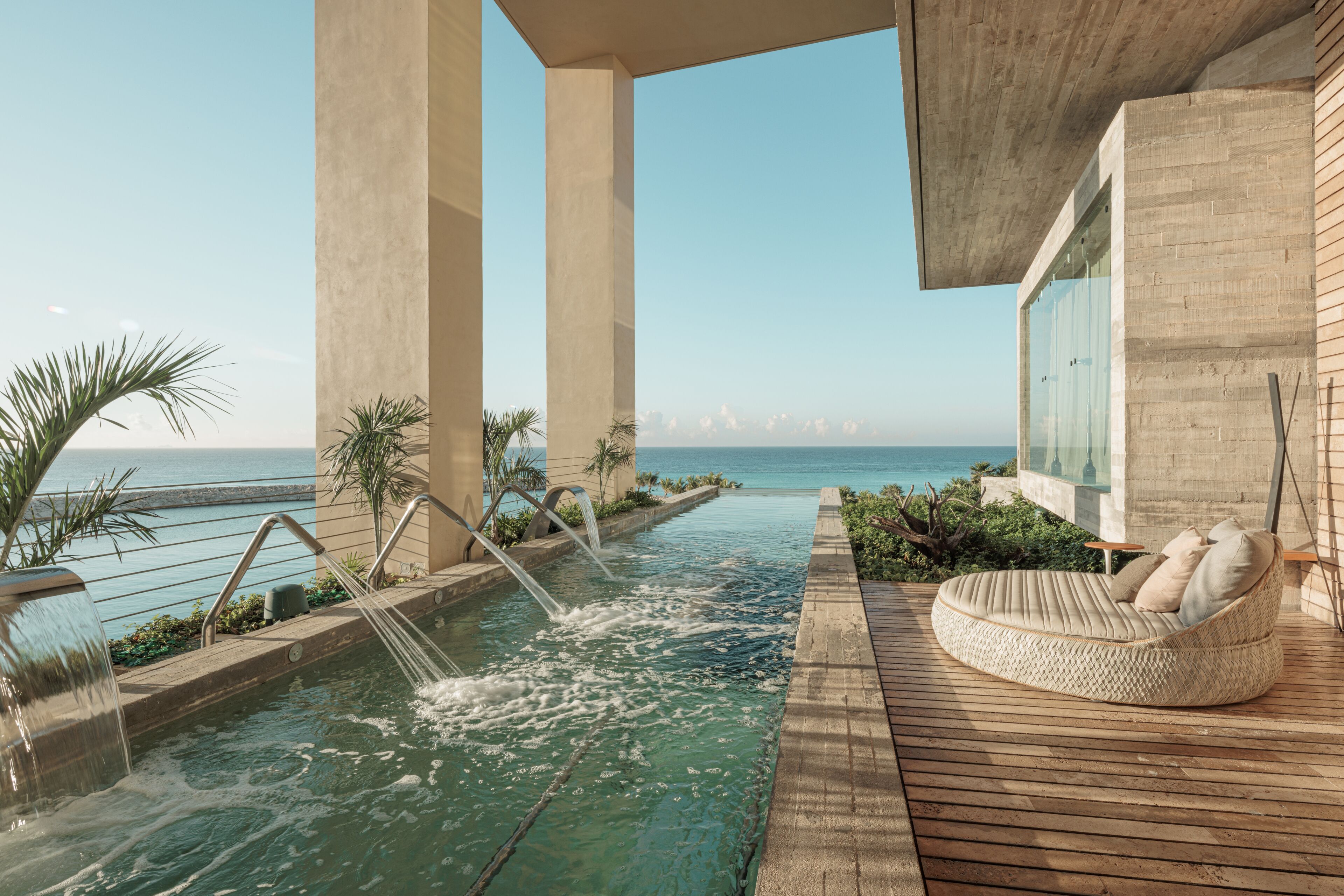 Couples treatment rooms, sauna, hot tub, steam room, hot springs