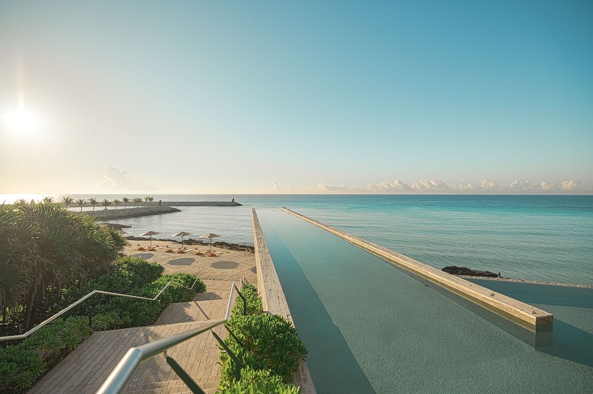 Live Aqua Cancun Resort (image by Rosie Bell)