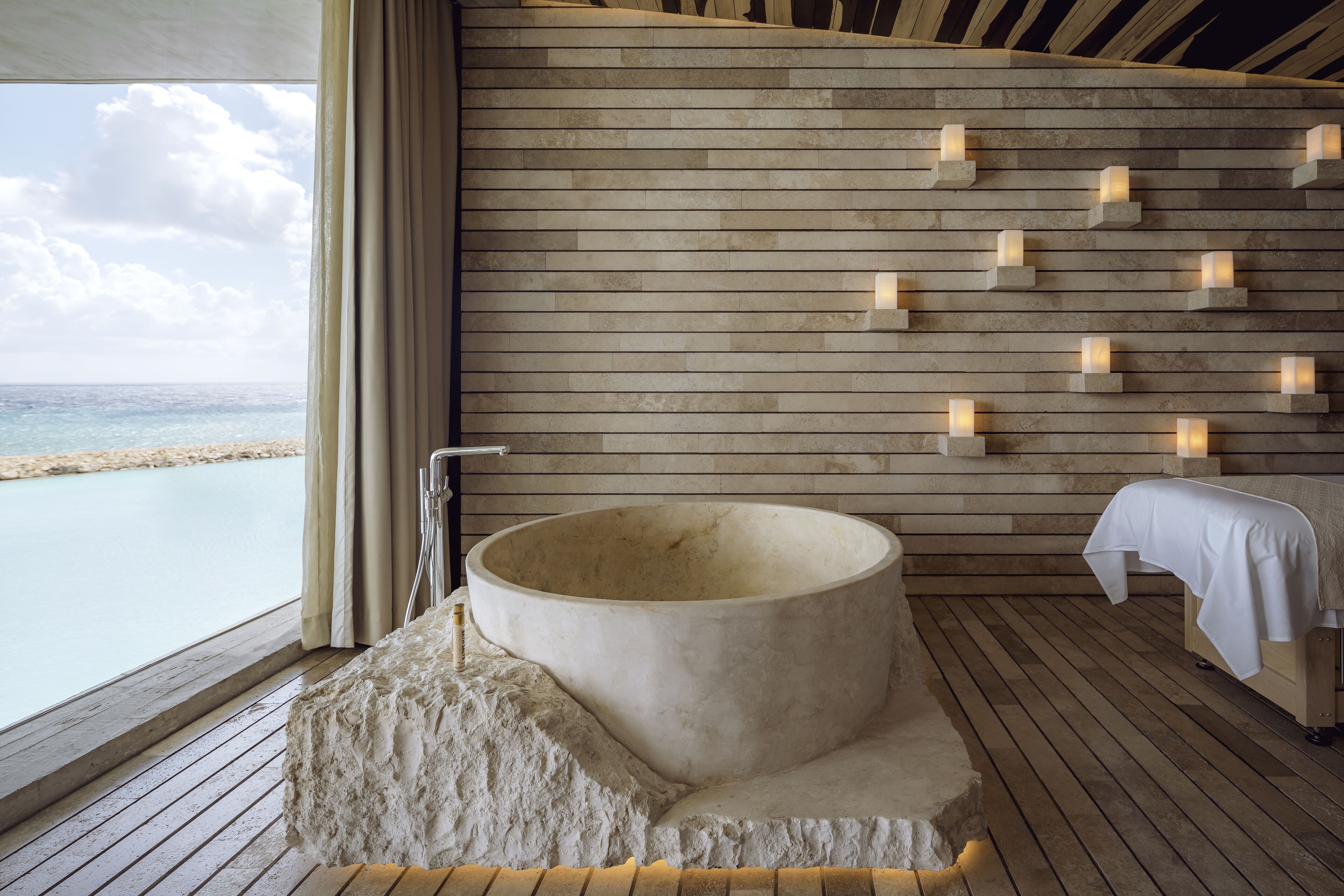 Couples treatment rooms, sauna, hot tub, steam room, hot springs