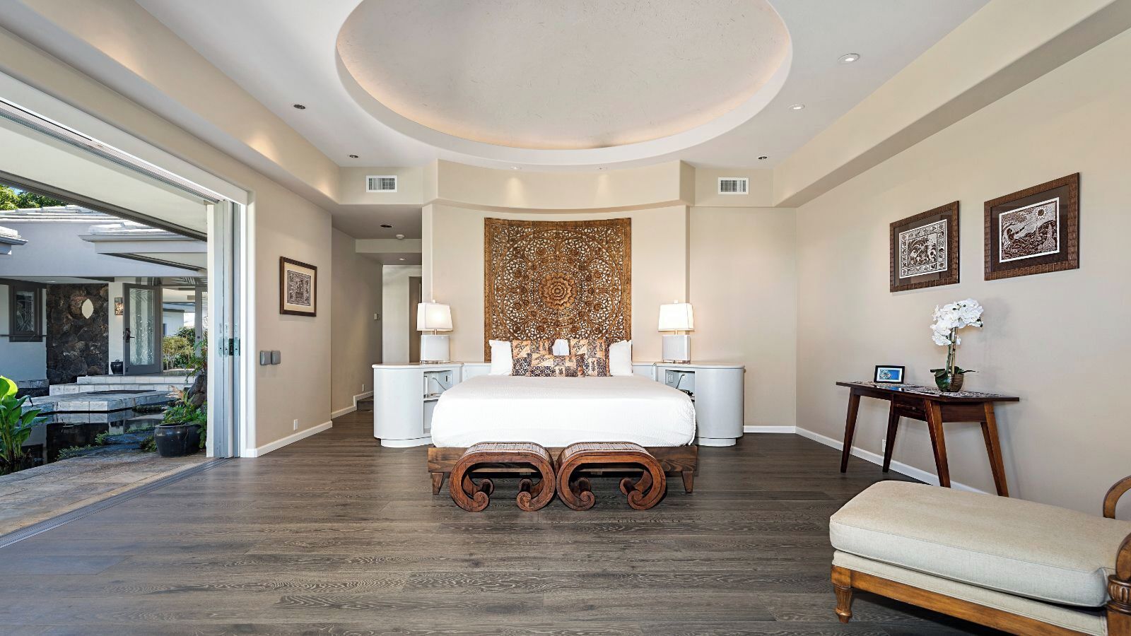 4 bedrooms, desk, iron/ironing board, WiFi