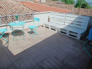 تناول الطعام بالخارج